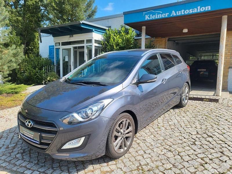 Grau Gebraucht 2017 Hyundai i30 Passion Kombi | 9.999 € (Guter Preis) - Bild 1/3