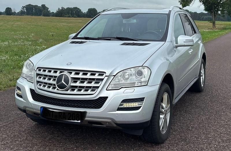 Silber Gebraucht 2011 Mercedes ML350 SUV | 10.000 € (Guter Preis) - Bild 1/4