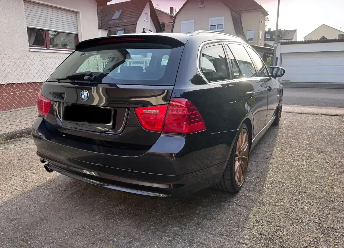 Gebraucht BMW 318 Performance 143 PS (105 kW) 2012 Schwarz Kombi