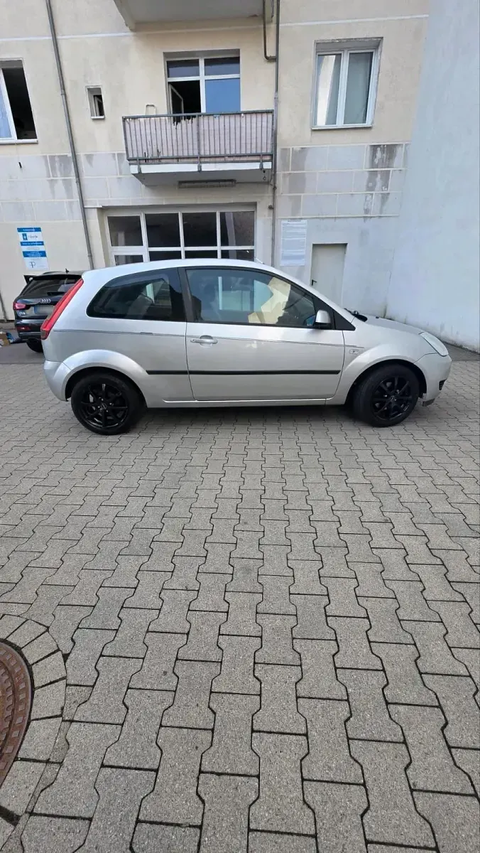 Gebraucht Ford Fiesta 60 PS (44 kW) 2005 Silber Kleinwagen