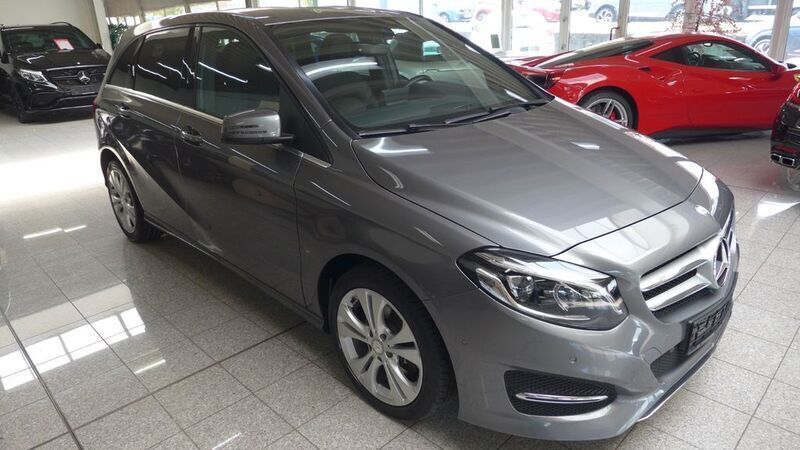 Grau Gebraucht 2016 Mercedes B200 Urban Van / Kleinbus | 15.490 € (Fairer Preis) - Bild 1/4
