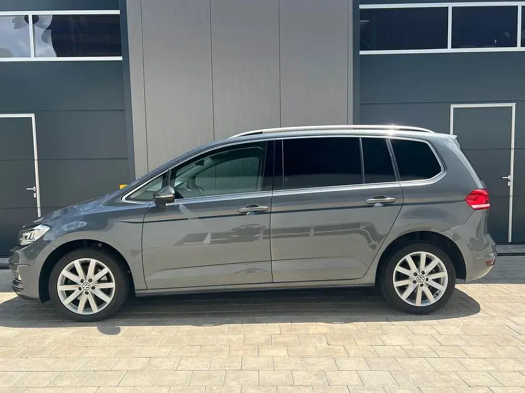 Gebraucht VW Touran Highline 150 PS (110 kW) 2019 Grau Van / Kleinbus