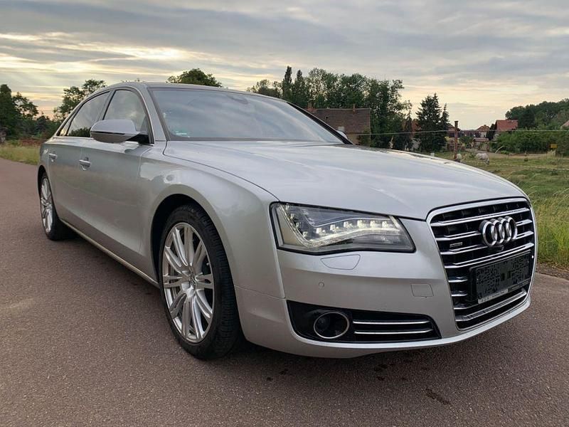 Silber Gebraucht 2012 Audi A8L Ambiente Limousine | 24.900 € (Fairer Preis) - Bild 1/4
