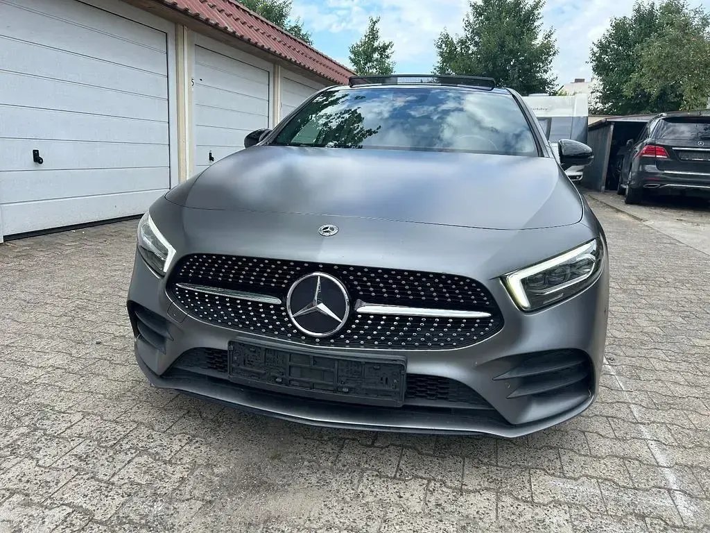 Gebraucht Mercedes A180 AMG line 136 PS (100 kW) 2022 Grau Limousine