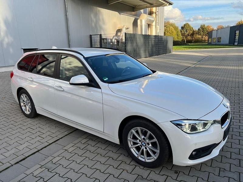Weiß Gebraucht 2018 BMW 320 Advantage Kombi | 11.500 € (Superpreis) - Bild 1/4