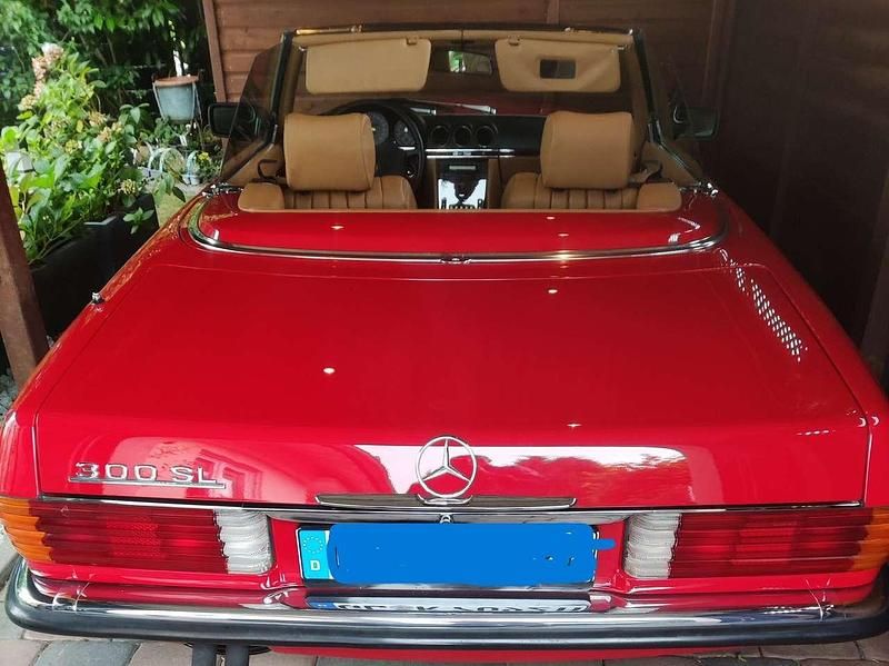 Rot Gebraucht 1985 Mercedes 300 Cabrio | 35.900 € - Bild 1/4