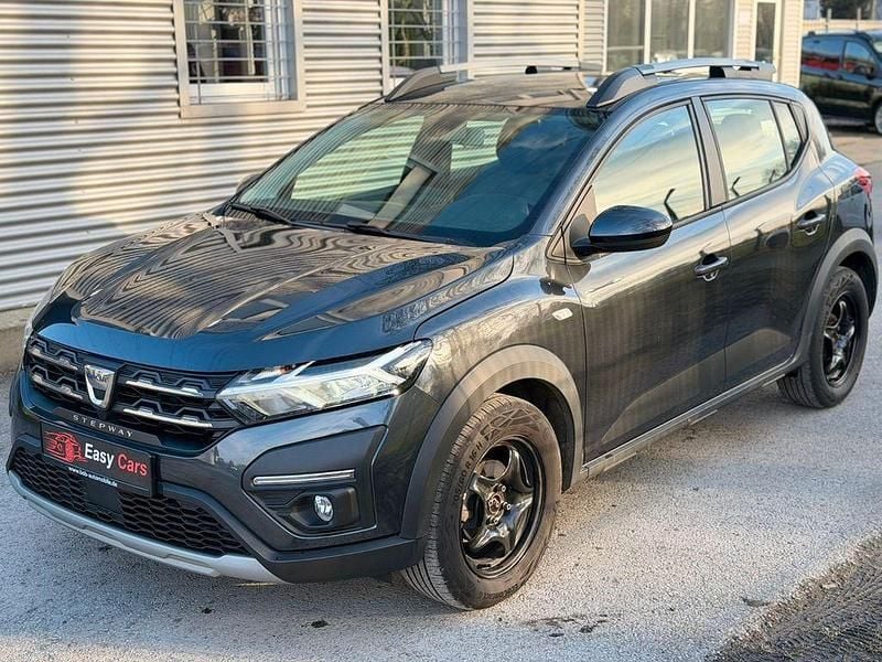 Grau Gebraucht 2022 Dacia Sandero Comfort SUV | 11.949 € (Superpreis) - Bild 1/4