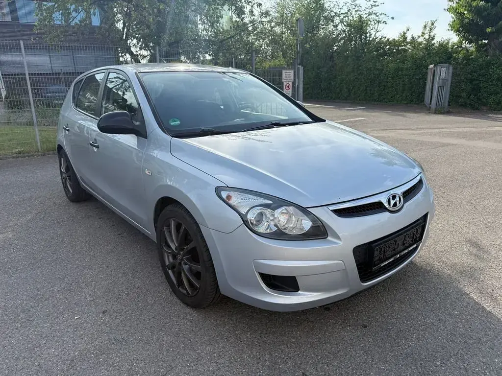Gebraucht Hyundai i30 109 PS (80 kW) 2009 Silber Limousine