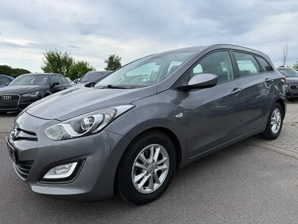 Gebraucht Hyundai i30 135 PS (99 kW) 2013 Grau Limousine