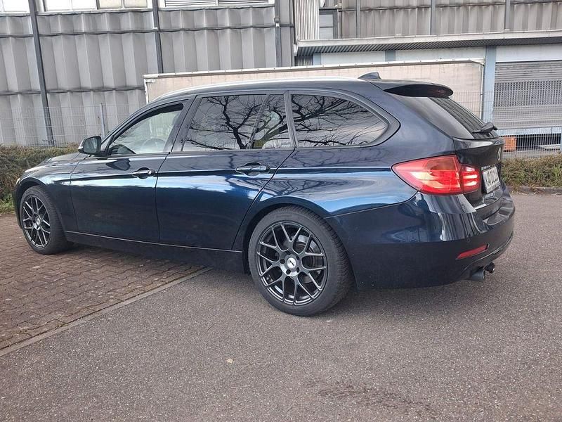Gebraucht BMW 318 160 PS (117 kW) 2013 Blau Kombi