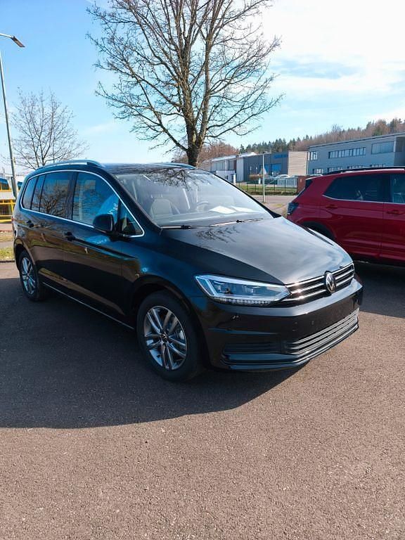 Neu VW Touran 150 PS (110 kW) 2026 Schwarz Van / Kleinbus