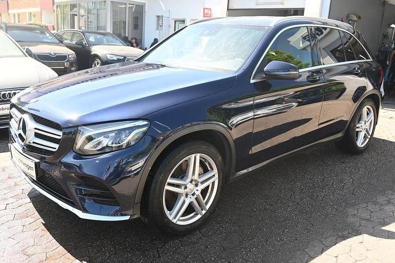 Blau Gebraucht 2016 Mercedes GLC220 AMG line SUV | 17.998 € (Guter Preis) - Bild 1/4