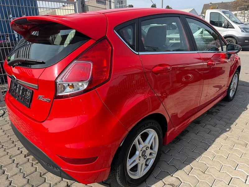 Gebraucht Ford Fiesta Titanium 80 PS (58 kW) 2014 Rot Kleinwagen