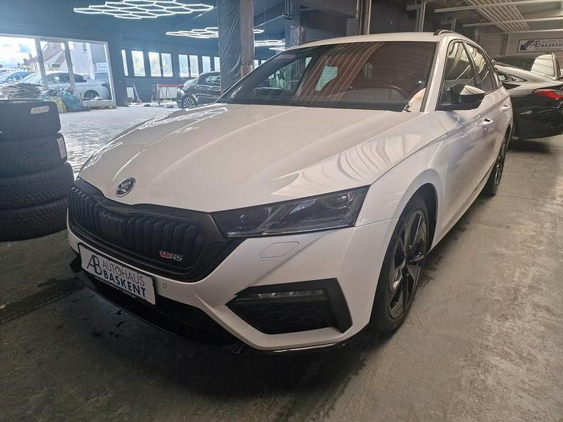 Weiß Gebraucht 2021 Skoda Octavia RS Kombi | 25.890 € (Fairer Preis) - Bild 1/4