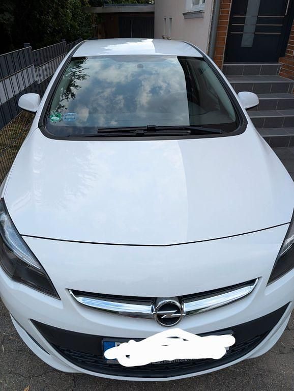 Weiß Gebraucht 2015 Opel Astra Selection Limousine | 7.000 € (Guter Preis) - Bild 1/4