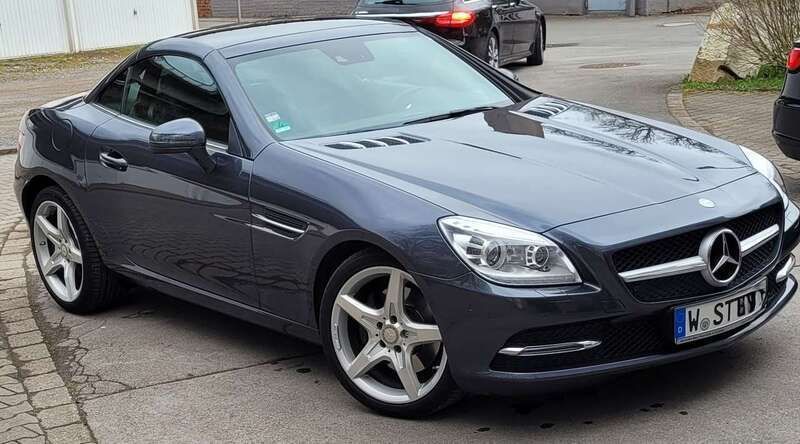 Grau Gebraucht 2015 Mercedes SLK250 CarbonLOOK Edition Cabrio | 20.950 € (Guter Preis) - Bild 1/4
