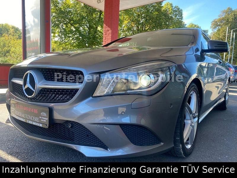 Grau Gebraucht 2014 Mercedes CLA200 Limousine | 16.390 € (Fairer Preis) - Bild 1/4