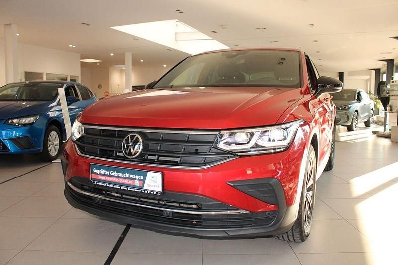 Gebraucht VW Tiguan 131 PS (96 kW) 2021 Rot SUV