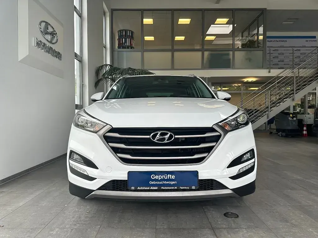 Gebraucht Hyundai Tucson Intro Edition 136 PS (100 kW) 2016 Weiß SUV