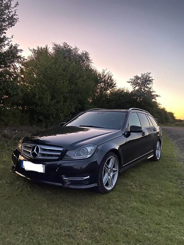 Grau Gebraucht 2014 Mercedes C350 Kombi | 18.500 € - Bild 1/4