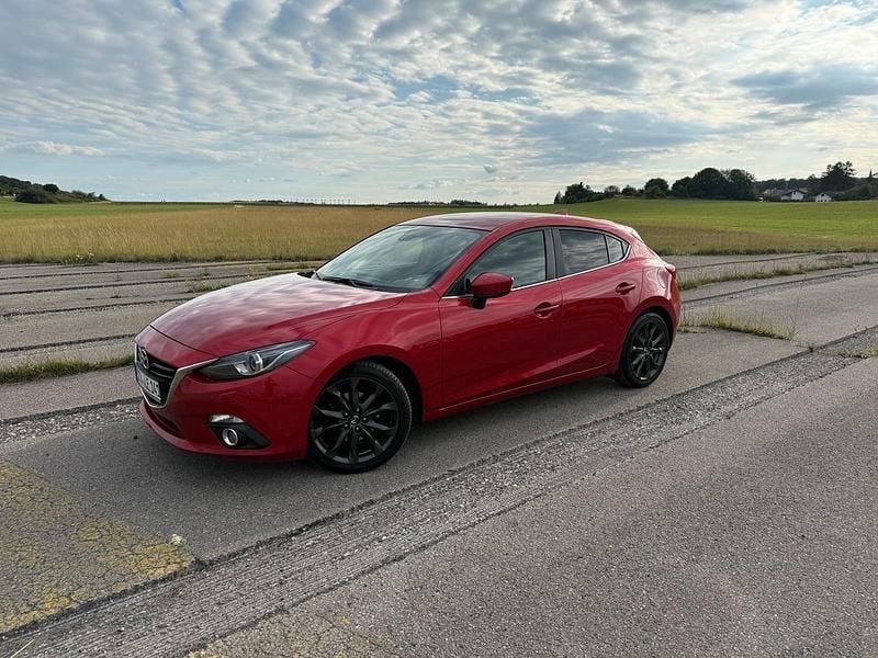 Rot Gebraucht 2016 Mazda 3 Sports-Line Kleinwagen | 13.000 € (Fairer Preis) - Bild 1/4