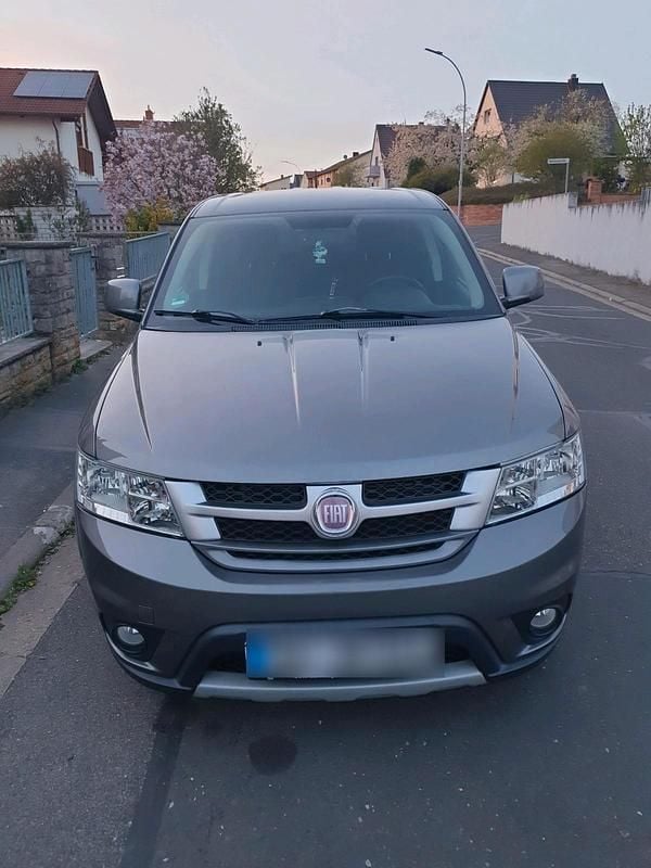 Grau Gebraucht 2011 Fiat Freemont SUV | 7.000 € (Fairer Preis) - Bild 1/4