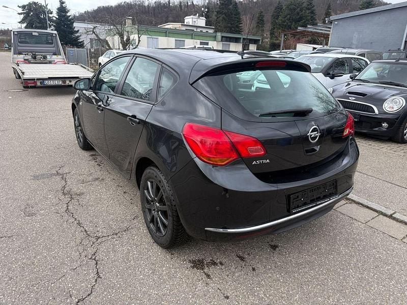 Gebraucht Opel Astra 116 PS (85 kW) 2014 Schwarz Limousine