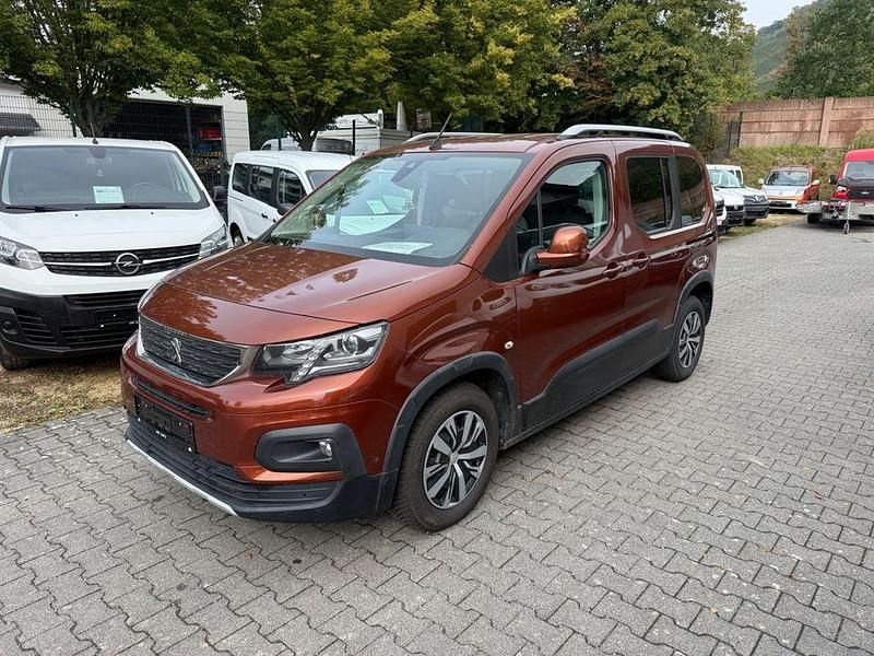 Orange Gebraucht 2018 Peugeot Rifter Allure Van / Kleinbus | 14.900 € (Guter Preis) - Bild 1/4