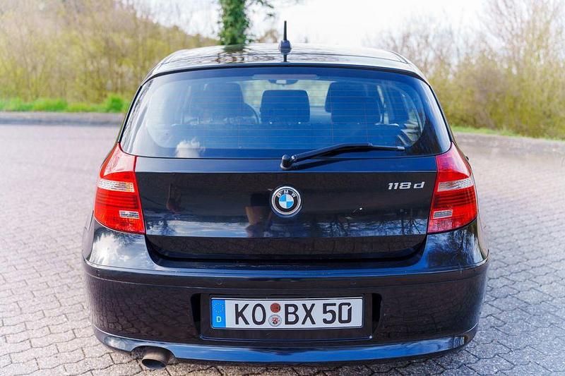 Gebraucht BMW 118 143 PS (105 kW) 2010 Schwarz Kleinwagen