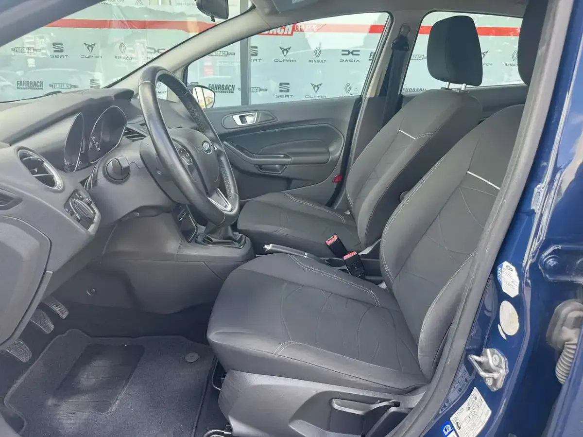 Gebraucht Ford Fiesta Trend 101 PS (74 kW) 2017 Blazerblau Kleinwagen