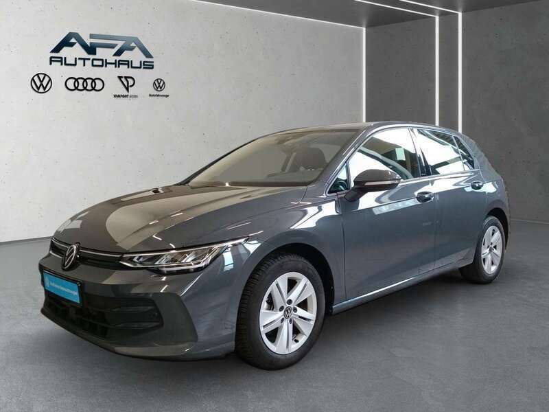 Delfingrau metallic Gebraucht 2024 VW Golf VIII Life Limousine | 22.869 € (Fairer Preis) - Bild 1/4