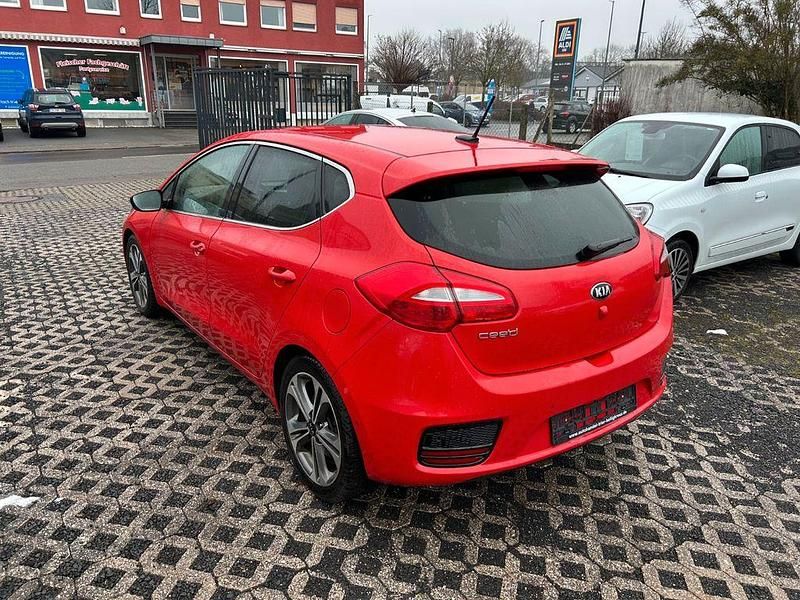 Gebraucht Kia Ceed Vision 135 PS (99 kW) 2016 Rot Kleinwagen