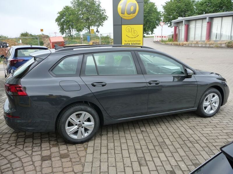Grau Gebraucht 2023 VW Golf VIII Life Kombi | 25.900 € (Fairer Preis) - Bild 1/4