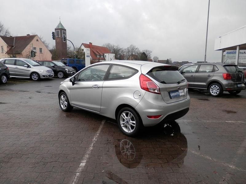 Gebraucht Ford Fiesta Trend 80 PS (58 kW) 2015 Silber Kleinwagen