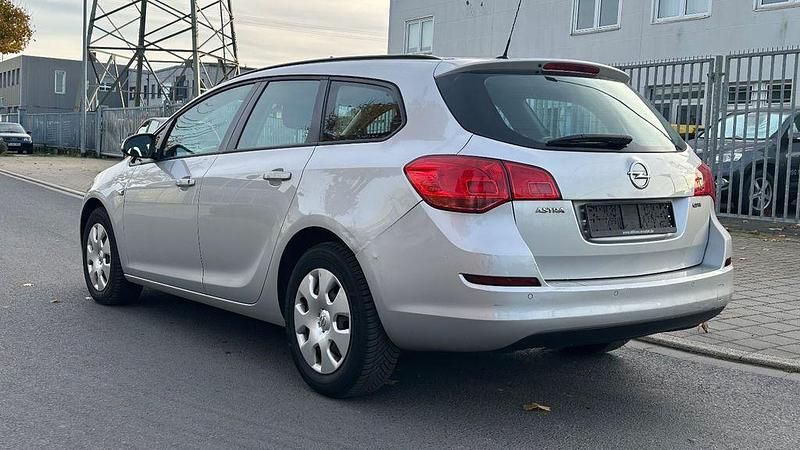 Gebraucht Opel Astra Selection 110 PS (80 kW) 2011 Silber Kombi