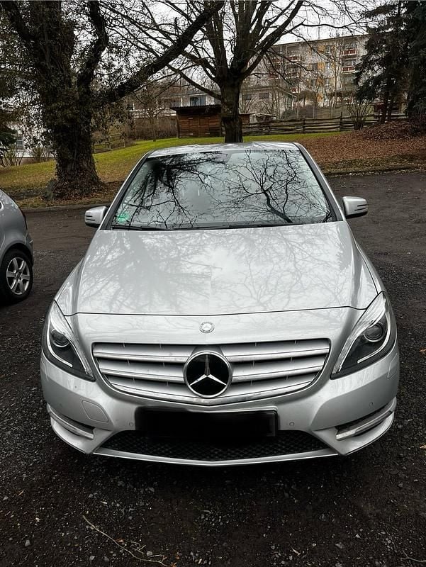 Gebraucht Mercedes B200 156 PS (114 kW) 2012 Silber Van / Kleinbus