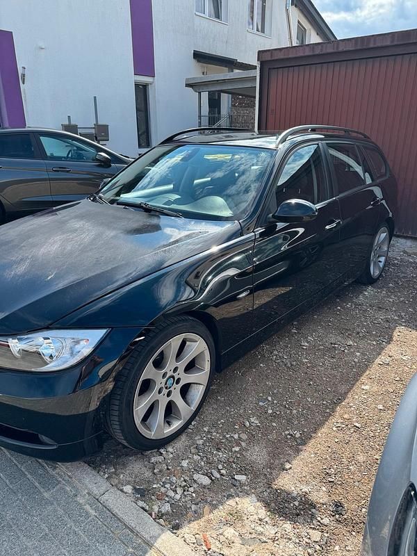 Schwarz Gebraucht 2007 BMW 320 Kombi | 3.400 € - Bild 1/4
