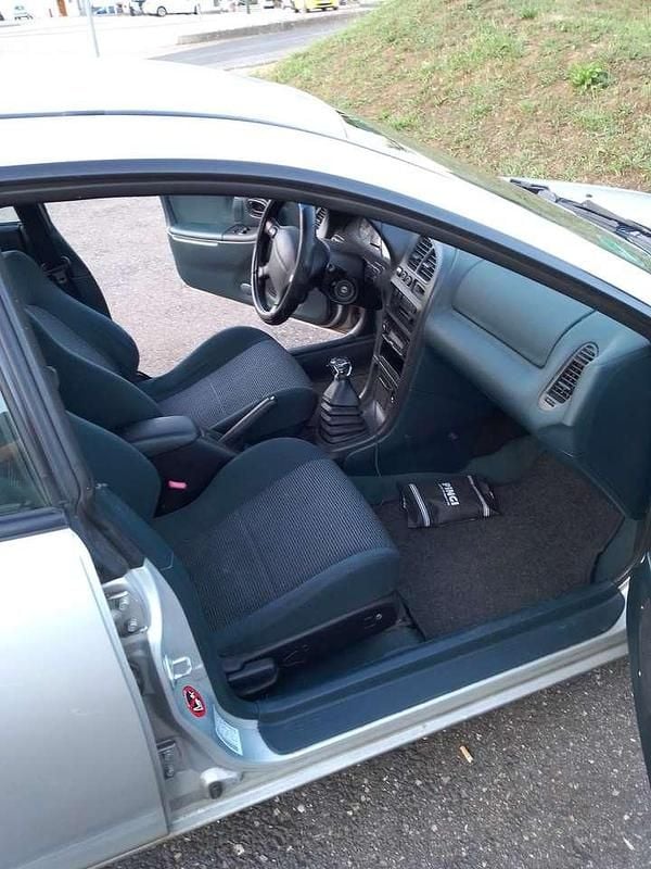 Silber Gebraucht 1997 Mazda 323F Comfort Limousine | 2.000 € (Fairer Preis) - Bild 1/4