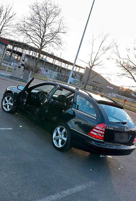 Gebraucht Mercedes C320 224 PS (164 kW) 2005 Schwarz Kombi