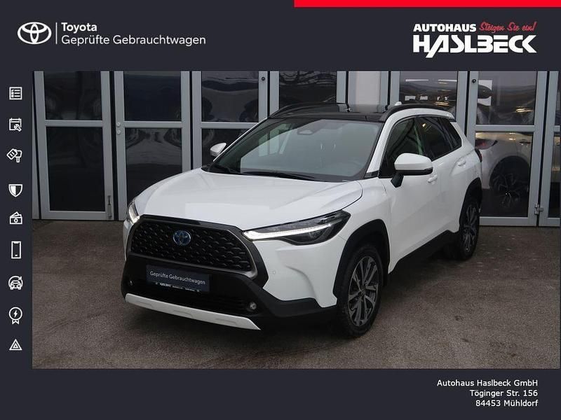 Weiß Gebraucht 2024 Toyota Corolla Cross Team SUV | 33.880 € (Fairer Preis) - Bild 1/4