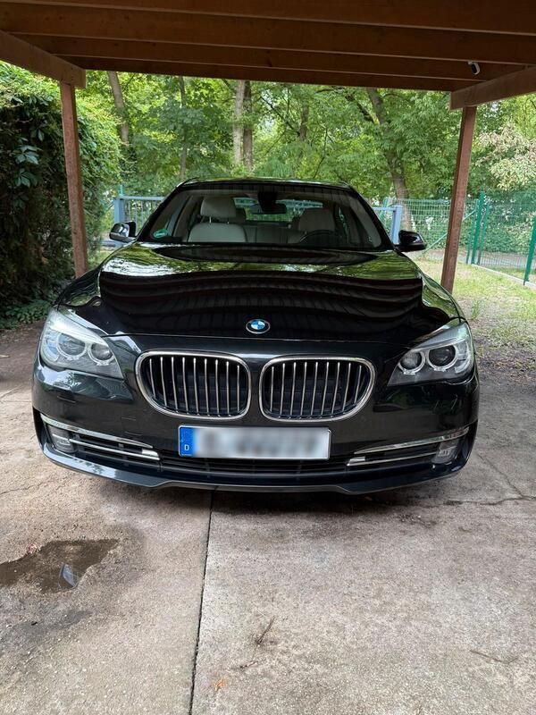 Schwarz Gebraucht 2014 BMW 740 Comfort Edition Limousine | 19.900 € (Fairer Preis) - Bild 1/4