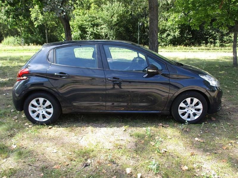 Gebraucht Peugeot 208 68 PS (50 kW) 2018 Other Kleinwagen