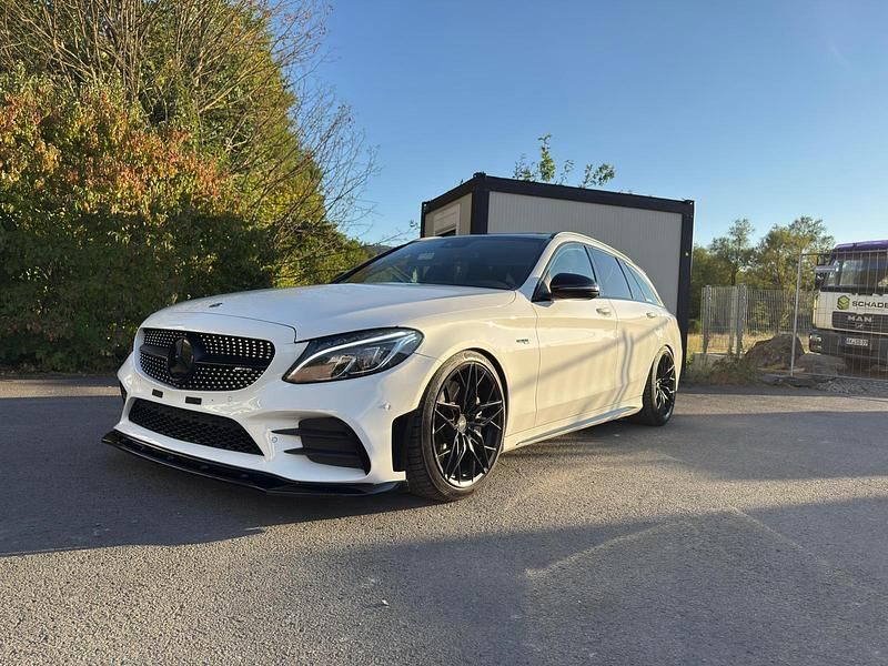 Weiß Gebraucht 2017 Mercedes C43 AMG AMG Kombi | 28.699 € - Bild 1/4