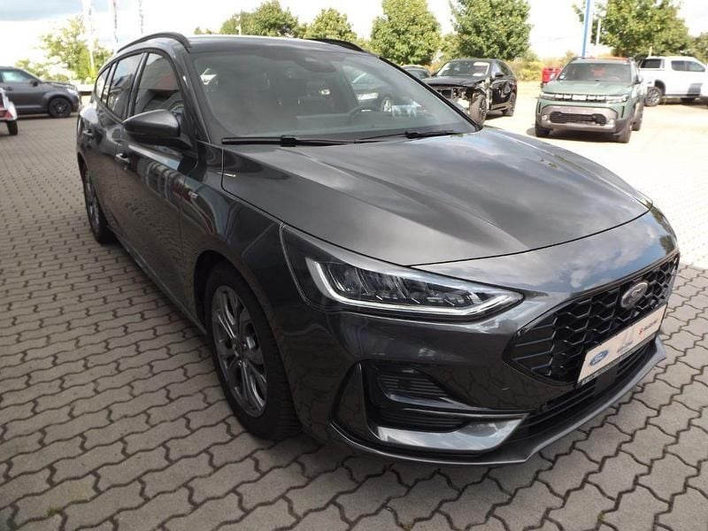 Używany Ford Focus ST-Line X 116 KM (85 kW) 2024 Szary Sedan/Limuzyna