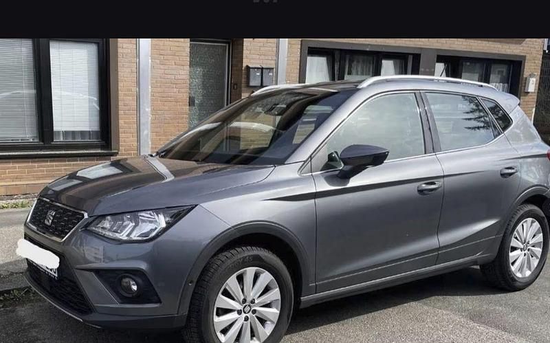 Grau Gebraucht 2018 Seat Arona Style SUV | 13.100 € (Guter Preis) - Bild 1/3