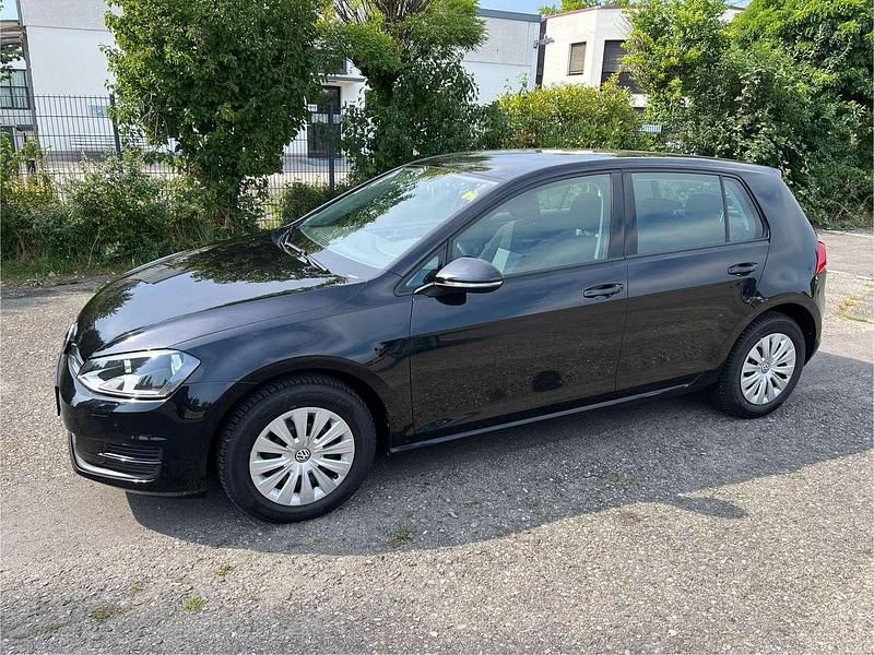 Schwarz Gebraucht 2015 VW Golf VII Trendline Limousine | 10.200 € (Guter Preis) - Bild 1/4