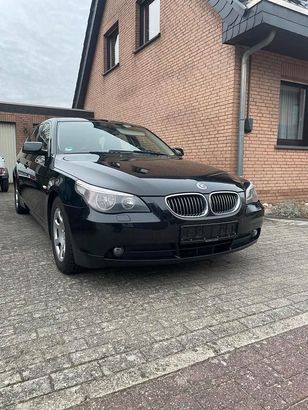 Gebraucht BMW 523 177 PS (130 kW) 2006 Schwarz Kombi