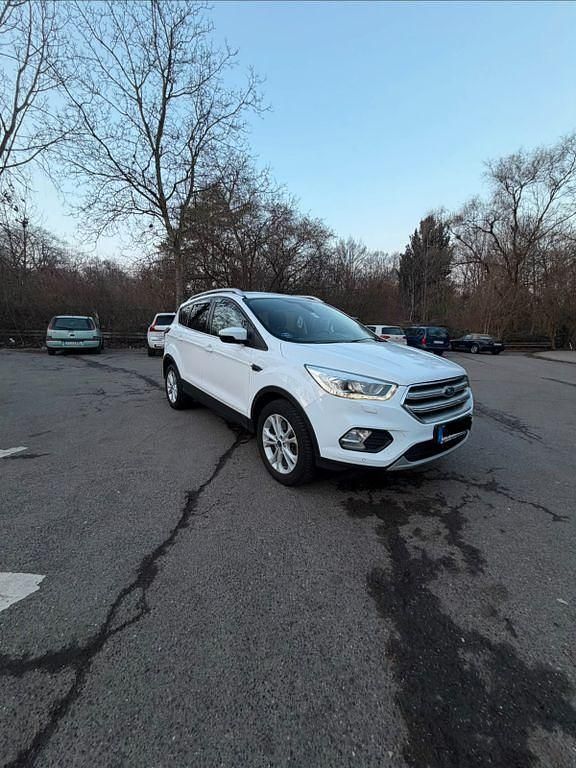 Gebraucht Ford Kuga Titanium 150 PS (110 kW) 2017 Weiß SUV