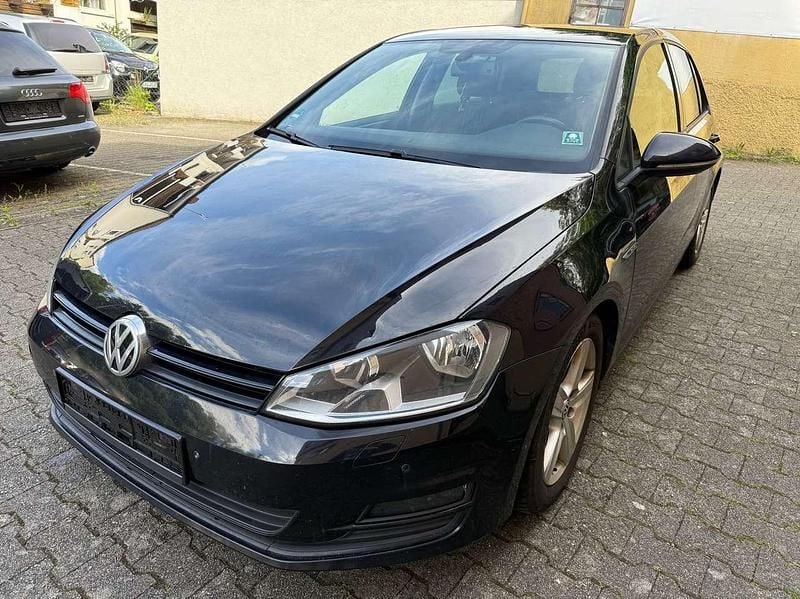 Deep black perleffekt Gebraucht 2015 VW Golf VII LOUNGE Kleinwagen | 7.998 € (Guter Preis) - Bild 1/4