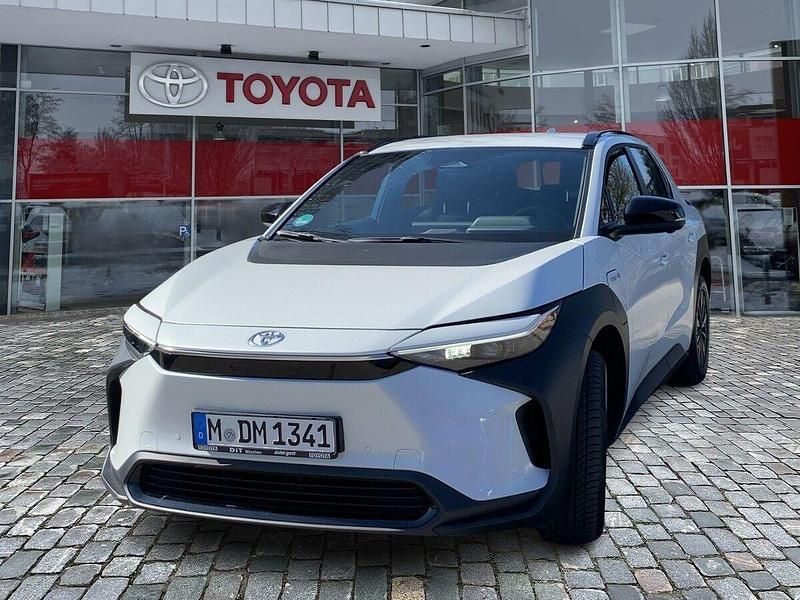 Platinumweiß perlef Gebraucht 2024 Toyota bZ4X Comfort SUV | 36.990 € (Etwas zu teuer) - Bild 1/4